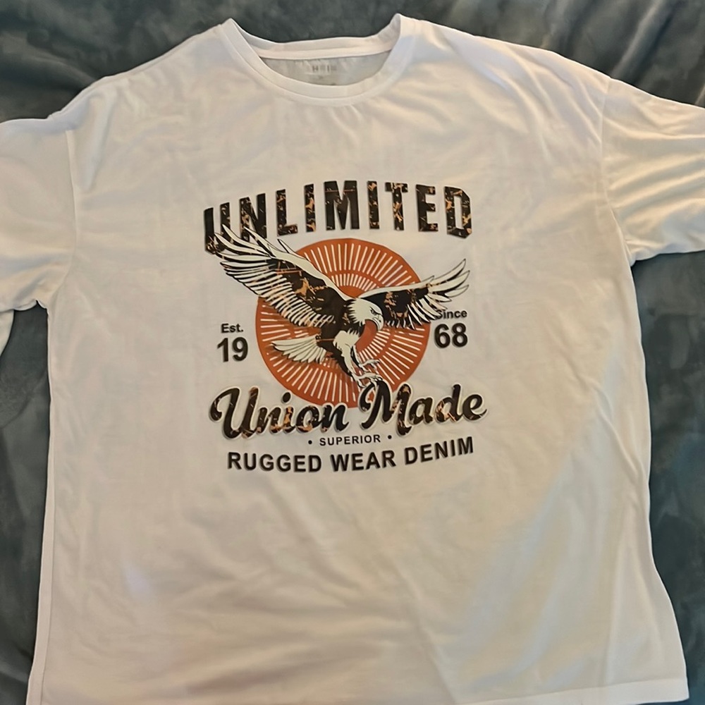 size medium, graphic tshirt